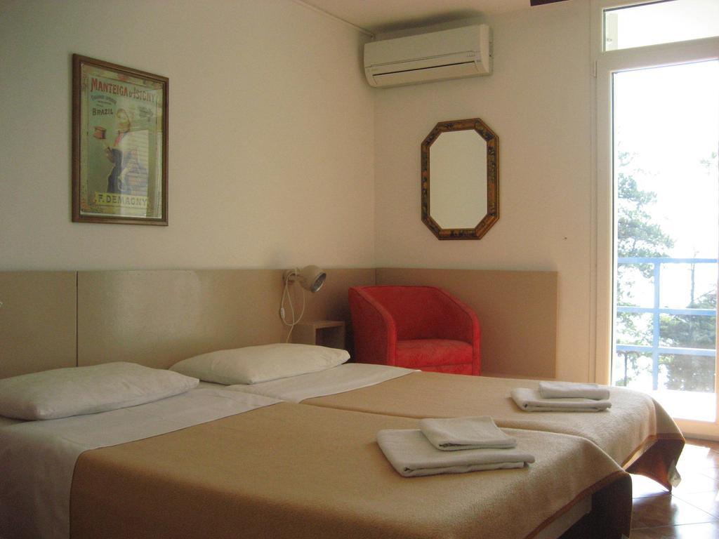 Adria Beach Guest House Нови-Винодолски Номер фото